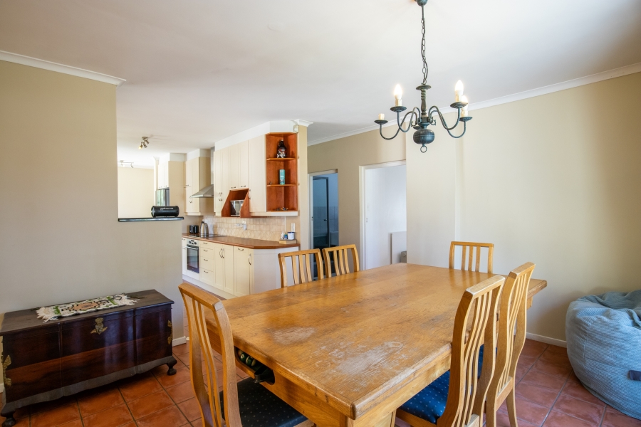 To Let 4 Bedroom Property for Rent in Meadowridge Western Cape